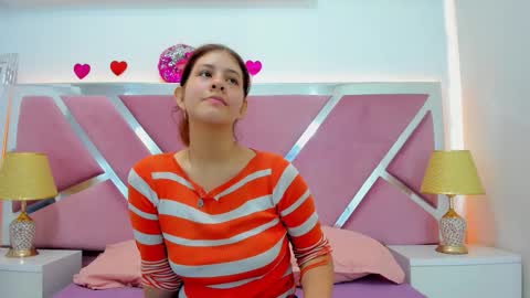 Snapshot of miaqueen021 chatting on 09/22/25, 01:24 Sweetie Mia online show from 09/22/25, 01:24