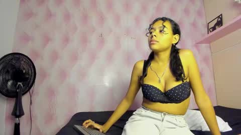 Snapshot of miarivers_ chatting on 11/29/25, 12:08 MIA online show from 11/29/25, 12:08