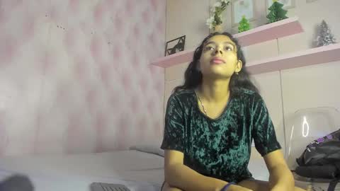 Snapshot of miarivers_ chatting on 12/02/25, 12:32 MIA online show from 12/02/25, 12:32