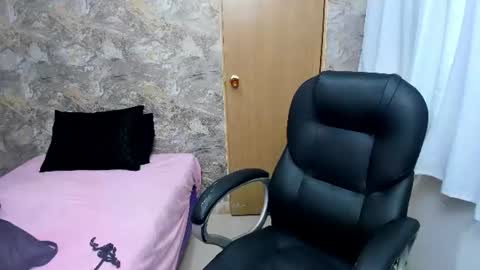 Snapshot of miarivers_1 chatting on 06/12/26, 03:16 miarivers_1 online show from 06/12/26, 03:16