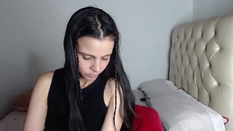 miarobinn_ online show from 12/02/24, 02:53