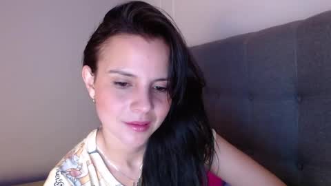 miarobinn_ online show from 03/02/25, 10:14