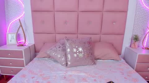 Alejandra  online show from 10/22/25, 03:40