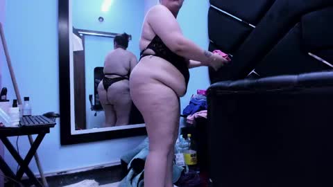 Snapshot of miarous69 chatting on 04/22/26, 09:22 MiaRouse online show from 04/22/26, 09:22