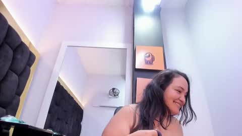 Snapshot of miarous69 chatting on 06/12/26, 04:00 MiaRouse online show from 06/12/26, 04:00
