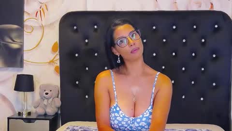 Snapshot of miaryder29 chatting on 10/03/25, 12:02 Mia online show from 10/03/25, 12:02