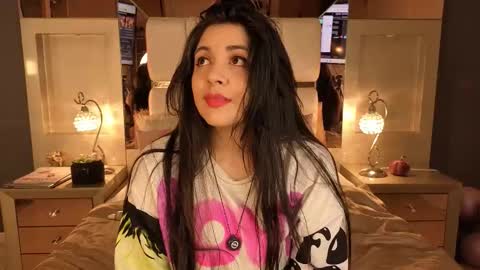 Snapshot of miasavagex18 chatting on 11/06/25, 11:37 MiaHancock online show from 11/06/25, 11:37