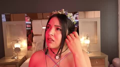 Snapshot of miasavagex18 chatting on 11/17/25, 10:26 MiaHancock online show from 11/17/25, 10:26