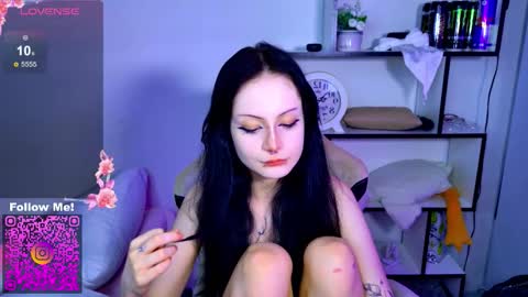 Mia  online show from 11/23/25, 07:35