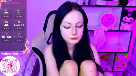 Mia  online show from 12/04/25, 08:17