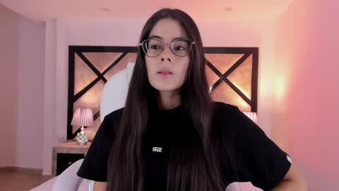 Mia online show from 03/03/25, 12:04