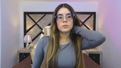 Mia online show from 06/05/26, 07:19