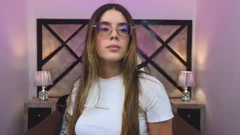 Mia online show from 06/10/26, 07:13