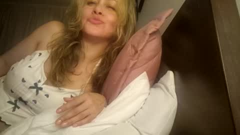 miasiren online show from 10/12/25, 06:01