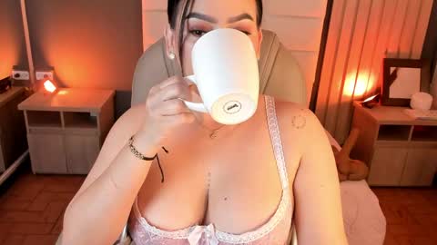 Mia online show from 06/02/26, 06:54