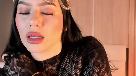 Mia online show from 06/04/26, 10:27