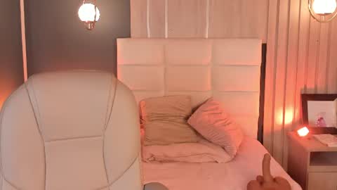 Mia online show from 06/11/26, 02:53