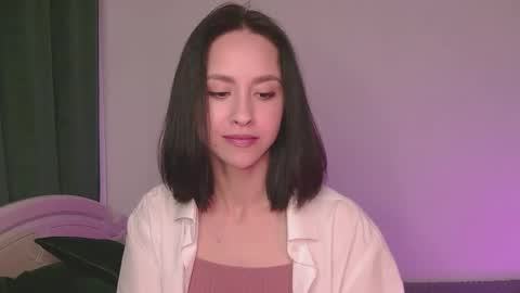 Mia online show from 09/19/25, 08:49