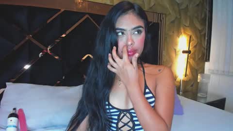 Snapshot of miathompson01 chatting on 11/30/25, 05:00 Mia Thompson online show from 11/30/25, 05:00