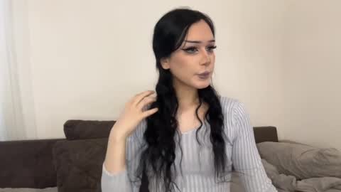 Mia online show from 06/11/26, 10:02