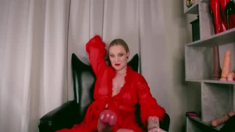 Lana online show from 11/11/25, 09:53