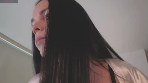 Mia online show from 06/06/26, 02:44
