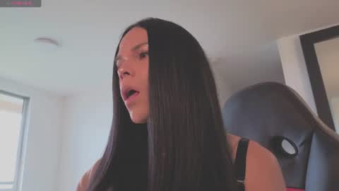 Mia online show from 06/26/26, 04:00
