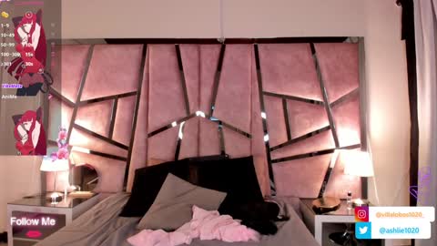 Mia Villalobos online show from 12/17/24, 02:33