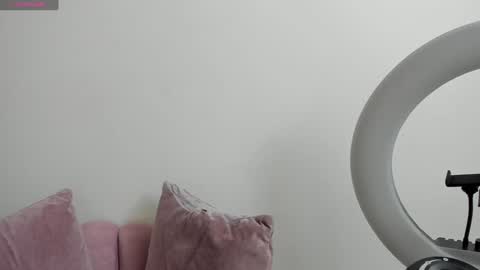 Mia Villalobos online show from 12/19/24, 07:29