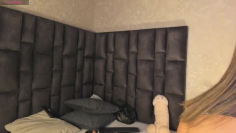 Mia Villalobos online show from 12/24/24, 05:05