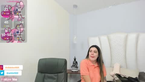 Mia Villalobos online show from 09/25/25, 12:09