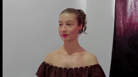 Snapshot of miavolkova_ chatting on 11/06/25, 07:04 Chloe online show from 11/06/25, 07:04