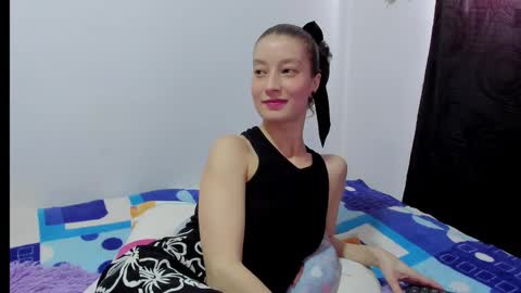 Snapshot of miavolkova_ chatting on 12/05/25, 04:36 Chloe online show from 12/05/25, 04:36