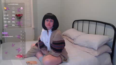 Snapshot of miawallace__ chatting on 01/28/25, 05:24 Mia online show from 01/28/25, 05:24
