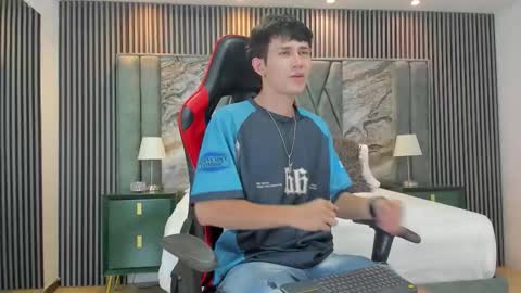 Michael online show from 10/03/25, 07:44