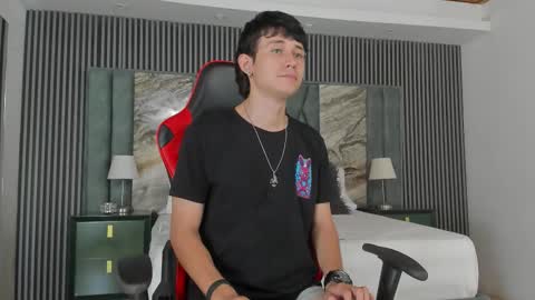 Snapshot of michaeel_blue chatting on 10/04/25, 03:21 Michael online show from 10/04/25, 03:21