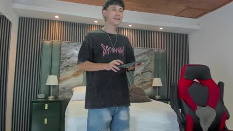 Snapshot of michaeel_blue chatting on 10/09/25, 09:13 Michael online show from 10/09/25, 09:13