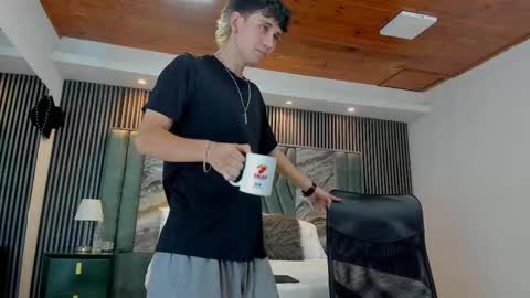 Snapshot of michaeel_blue chatting on 10/23/25, 07:45 Michael online show from 10/23/25, 07:45