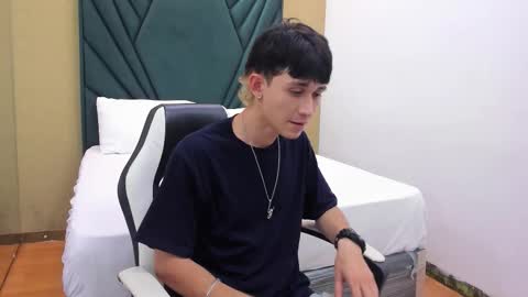 Snapshot of michaeel_blue chatting on 10/25/25, 08:58 Michael online show from 10/25/25, 08:58