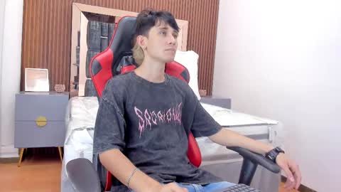 Snapshot of michaeel_blue chatting on 11/01/25, 09:06 Michael online show from 11/01/25, 09:06