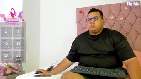 Snapshot of michael_and_sharon chatting on 09/24/25, 04:05 Micky and Sharon online show from 09/24/25, 04:05