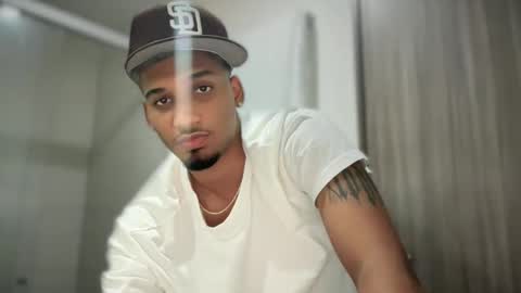 Snapshot of michael_jordanx chatting on 02/28/25, 03:37 Angel online show from 02/28/25, 03:37