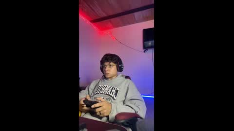 michael independent model  online show from 02/03/25, 10:54