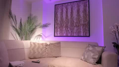 Michael Salens independent model online show from 03/09/25, 10:19