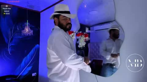 Snapshot of michaelbear_ chatting on 11/08/25, 01:22 Michael online show from 11/08/25, 01:22