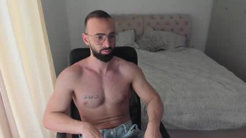 Snapshot of michaelevansx chatting on 02/09/26, 10:41 MichaelEvansx online show from 02/09/26, 10:41