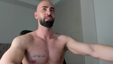 Snapshot of michaelevansx chatting on 04/15/26, 09:37 MichaelEvansx online show from 04/15/26, 09:37