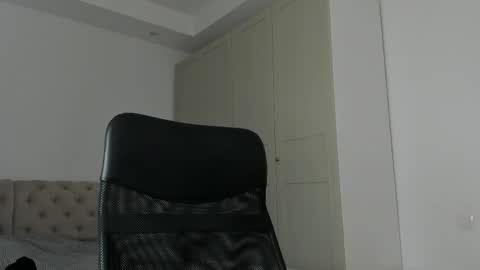 Snapshot of michaelevansx chatting on 04/16/26, 09:39 MichaelEvansx online show from 04/16/26, 09:39