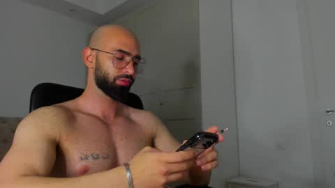 Snapshot of michaelevansx chatting on 04/30/26, 12:06 MichaelEvansx online show from 04/30/26, 12:06