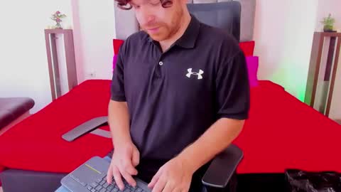 Michael  Contenido explcito online show from 10/18/25, 08:53